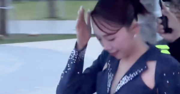 Lộ video Tóc Tiên được cả dàn bảo vệ tháp tùng, tay làm 1 hành động gây tranh cãi avatar1755531328946 175553132945722462534 0 0 314 600 crop 1755531437869978964910png