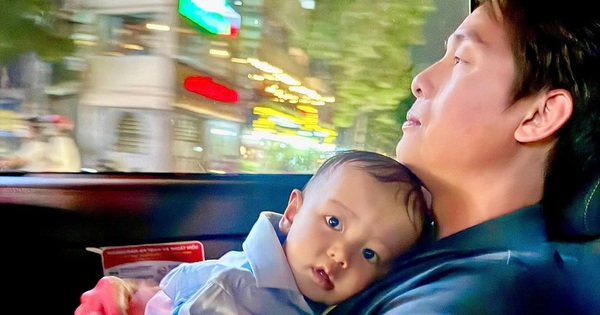 Mới 2 tuần chia sẻ làm bố đơn thân, nam nghệ sĩ Việt lại đăng ảnh cầm chặt tay 1 người: “Chỉ yêu mình em” avatar1755571432351 17555714330601294590195 235 0 759 1000 crop 17555715752401529314673jpg