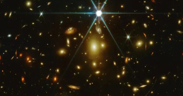 "Ngôi sao" xa nhất trên bầu trời lộ bản chất thật avatar1755675199601 17556752000301047137171 0 70 315 574 crop 1755675217107971556295jpg 1