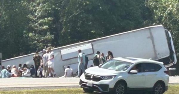 Lật xe buýt du lịch chở khoảng 50 người ở bang New York, Mỹ avatar1755930310529 17559303109611111019747 0 127 276 568 crop 1755930357002760224933jpg