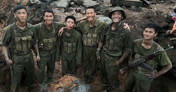 7 nam diễn viên hóa thân thành 7 chiến sĩ quả cảm trong bom tấn Mưa Đỏ là ai? avatar1755952424659 17559524253601719249607 0 41 293 600 crop 1755952436634980739395jpg
