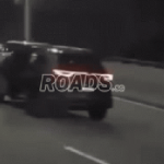 Ô tô đang chạy trên cao tốc thì cửa bật mở, 1 cô gái rơi xuống đường, các tài xế hoảng loạn đánh lái avatar1756020459162 17560204593721707041808gifpng