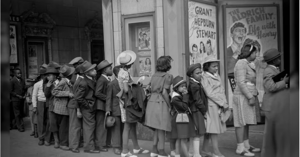 Bức ảnh năm 1941 gây "sốt": Chi tiết lạ làm dấy lên giả thuyết du hành thời gian, chuyên gia nói gì? avatar1756200605803 17562006062501157016608png