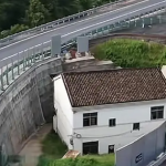 Gia chủ quyết không di dời, từ chối tiền đền bù 5,8 tỷ đồng khiến cao tốc phải tách đôi: 6 năm “chịu trận” trong tiếng ồn, đi lại khó khăn avatar1756222795684 17562227962912123285290png