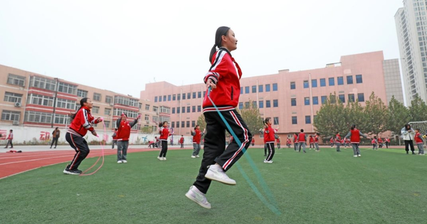 Buồn của nền kinh tế lớn thứ 2 thế giới: Trường tiểu học vỏn vẹn 22 học sinh/23 giáo viên, hàng loạt trường mầm non đóng cửa, chuyện gì đang xảy ra? avatar1756531283024 17565312849511472152197png