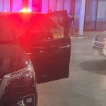 Thấy chiếc ô tô đỗ mãi không rời đi, nhân viên bảo vệ ngó vào thì kinh hãi với cảnh tượng bên trong avatar1756628108312 1756628134438962070022jpg