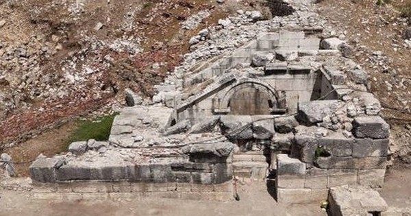 Phát hiện nhà hát sức chứa 2.500 người chôn vùi dưới lòng đất avatar1756633190765 17566331917581882818107 0 66 315 570 crop 17566332008311043461554jpg