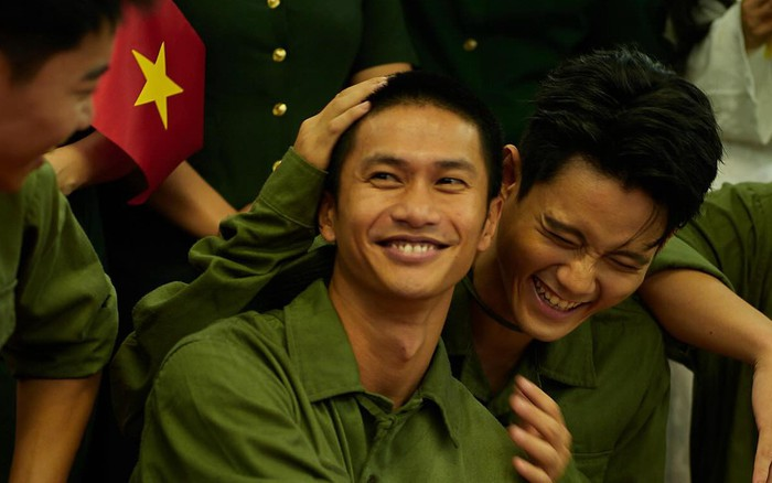 Chi tiết gây tranh cãi nhất Mưa Đỏ: Chỉ 1 ống cống và 1 thi thể nhưng xem tới 3 lần vẫn không hiểu nổi ẩn ý- Ảnh 5.