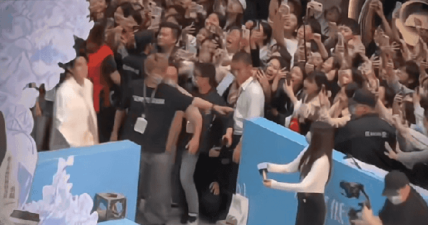 Ai bắt mỹ nam này giải nghệ giùm với: 1 tháng có 3 phim đều flop, đã xấu còn suốt ngày lườm nguýt, xem mà trầm cảm avatar1757134824370 17571348248251978028636 18 0 399 728 crop 17571351686161889640800gifpng