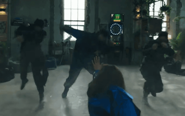 Làm sao để phim Hàn này ngừng chiếu bây giờ: Kịch bản dở khủng khiếp, xem xong thấy không ai khổ bằng mình