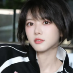 Nữ thần LPL bất ngờ xuất hiện với nhiều vết bầm tím, nghi vấn bị bạo hành khiến người xem hốt hoảng avatar1757410100084 17574101010491118016700 0 58 315 562 crop 1757410257412927866141png