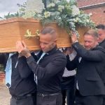 Vừa nhìn quan tài của con trai, cha ngã quỵ và tử vong ngay tại đám tang avatar1757476688790 1757476689641712811293 0 0 248 397 crop 1757476709620803034796jpg