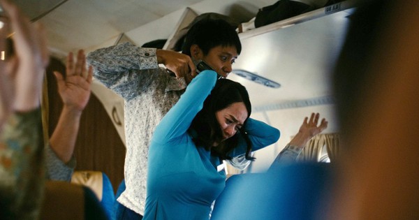 Cuộc tử chiến trên không khiến cả Việt Nam rúng động: 52 phút kinh hoàng được tái hiện, kết thúc ám ảnh như đời thật? avatar1757752830773 175775283113214962973 0 0 523 1000 crop 17577528730451818858688jpg