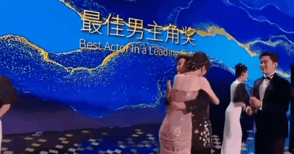 Trời ơi sao mỹ nhân này 42 tuổi lại trẻ đẹp hơn gái 18 vậy: Bí quyết chỉ đúng 3 chữ, quá chuẩn không thể cãi nổi avatar1757825140856 17578251411631748776859 28 0 711 1305 crop 1757825273184612664160gifpng