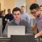 Nước Mỹ đau đầu vì quá nhiều sinh viên thất nghiệp: Giấc mơ đại học tan vỡ vì tấm bằng mất giá avatar1758114443738 1758114444628202742306jpg