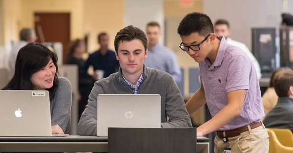 Nước Mỹ đau đầu vì quá nhiều sinh viên thất nghiệp: Giấc mơ đại học tan vỡ vì tấm bằng mất giá avatar1758114443738 1758114444628202742306jpg