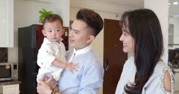 Nam ca sĩ sở hữu 3 bằng đại học và hôn nhân viên mãn với vợ là hot girl ngân hàng, con nhà giàu avatar1758187068098 1758187068483511211986 56 264 399 920 crop 1758187121776518153866png