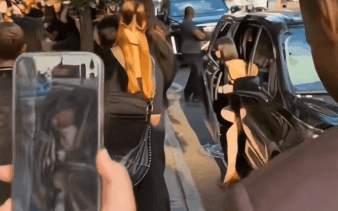 Cả phố náo loạn khi mỹ nhân này vừa bước xuống xe: Người đâu mà đẹp thế không biết, sang đến từng hơi thở