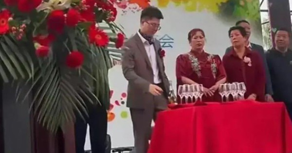 Chú rể 29 tuổi cưới vợ 51 tuổi, gia thế cô dâu gây bất ngờ avatar1758681671473 1758681671921821833322jpg