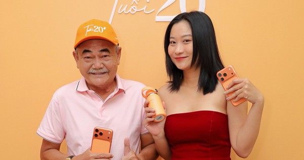 Nam NSND đình đám U70 ở trọ, bán hàng online vẫn tặng bạn gái kém 36 tuổi điện thoại đắt tiền avatar1758701280270 17587012811611912939749 412 0 1217 1538 crop 17587014458781330942019jpg