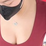 Cố tình diện đồ hớ hênh, cô gái bán trà sữa thu hút sự chú ý avatar1758877089612 17588770900521127767618jpg