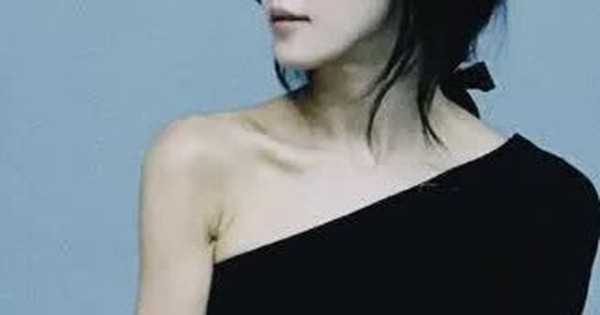 Ha Ji Won khoe vóc dáng thon thả "mỏng như tờ giấy" ở tuổi 47 avatar1758929252377 1758929253118905811452 0 41 168 362 crop 17589293480722071369355jpg