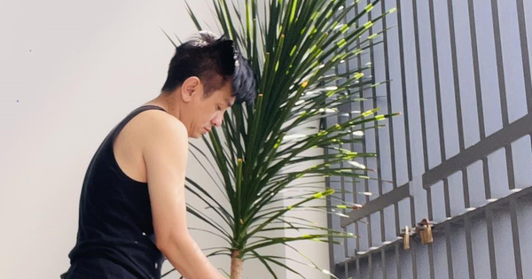 Ngoại hình nam nghệ sĩ thay Thành Lộc giữ chức Giám đốc Nghệ thuật, 50 tuổi vẫn độc thân, sống cùng mẹ avatar1758974782769 17589747862001003424243 425 0 922 949 crop 1758974804898431544185png