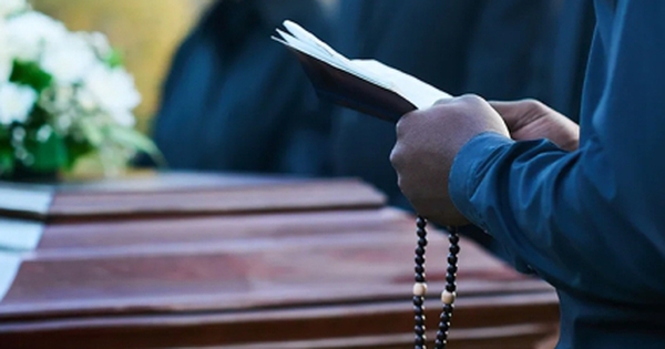 Chàng trai 22 tuổi gây sốc khi xuất hiện khỏe mạnh tại tang lễ của chính mình avatar1759120143412 17591201437671270648565 0 85 266 511 crop 1759120162179675798637jpg