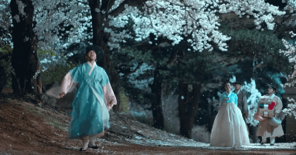 Tại sao mỹ nhân đẹp thế này mà bây giờ mới đóng cổ trang: Nhan sắc sáng bừng người gặp người yêu, hoa gặp hoa nở avatar1759295963012 17592959634321912105844 85 0 572 931 crop 17592960555971766862844gifpng