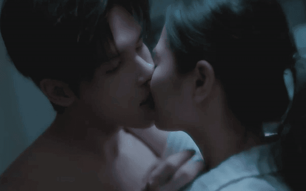 Không thể mê nổi cảnh nóng của Denis Đặng