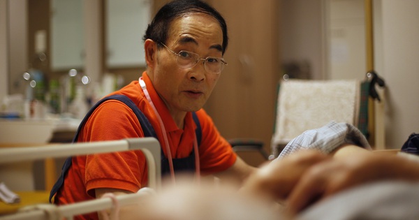 Nghỉ hưu sớm với 176 tỷ đồng, 6 tháng sau người đàn ông 48 tuổi đi làm phục vụ quán bar: Sai lầm vì “Tôi đã bỏ quên điều quan trọng nhất” avatar1759726213038 17597262137965274792 57 0 1307 2000 crop 1759726227898231669640jpg