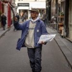 Người bán báo 73 tuổi được Tổng thống Pháp trao tước Hiệp sĩ avatar1759843488140 17598434888071027892217 0 204 497 1000 crop 1759843499605252418360jpg