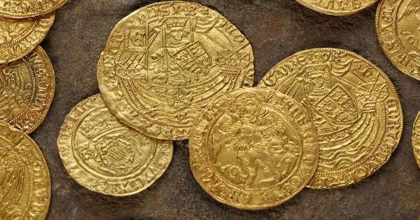 Sửa hàng rào, 2 vợ chồng tìm thấy kho báu bằng vàng trị giá 8,1 tỷ đồng avatar1760601705974 17606017063431569075305jpg