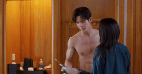 Vừa lộ nguyên hình “đào lửa”, Denis Đặng lại được khen: Vào vai đểu hợp thế avatar1760605943183 1760605943942471720803 0 0 251 480 crop 1760605976291790606750gifpng