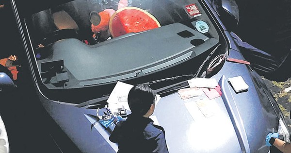 Chiếc ô tô đỗ mãi không rời đi, cảnh sát tới nơi phát hiện 1 người tử vong, người thân ngất xỉu tại chỗ avatar1760869547349 17608695476281791752215jpg