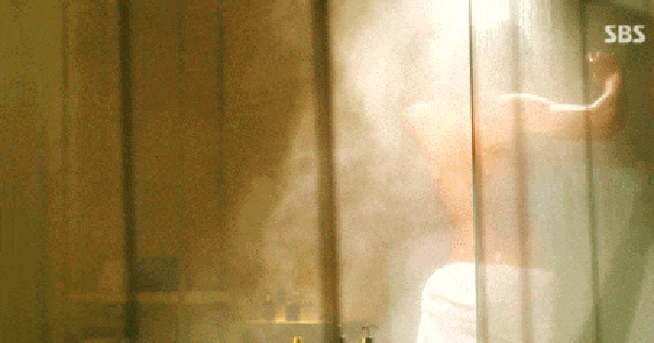 Từ cảnh tắm viral của Doãn Quốc Đam, hãy nhìn sang phim Hàn avatar1761019816536 1761019817361762519725 0 0 209 400 crop 1761019902206853952793gifpng