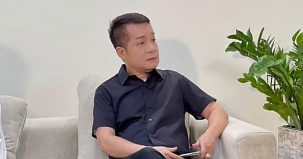 Cuộc sống không vợ con tuổi 61 của nam NSƯT nhận được tờ giấy từ Cục Biểu diễn in 500 tờ để phát avatar1761046524200 17610465245031808907235 19 0 336 606 crop 17610466006882087305184jpg