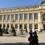 Người phụ nữ Trung Quốc bị buộc tội trộm vàng tại bảo tàng của Pháp avatar1761183105544 1761183105997266171116png