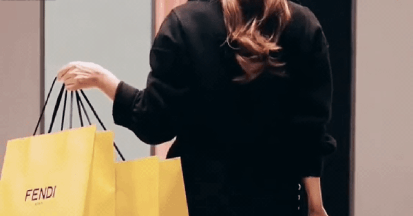 Nhìn mỹ nhân này mà khí chất minh tinh ập thẳng vào mắt: Đẹp đến không thể thở nổi, bảo sao tự nhận đẹp hơn Song Hye Kyo avatar1761193258818 1761193259348868972372 23 0 564 1034 crop 17611933284361552368704gifpng