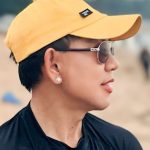 Ngoại hình nam ca sĩ U60 mới công khai bạn gái, thần thái trẻ trung hiếm thấy avatar1761205930605 1761205931863671169317 517 0 1130 1170 crop 1761207065481110406101jpg