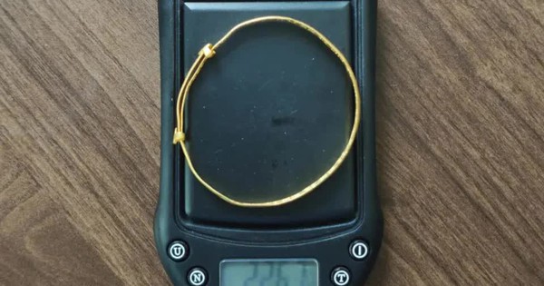 Rửa vòng vàng cho sạch, cân lên "bỗng" nhẹ đi 5,33g: Lộ tẩy chiêu thức tinh vi cướp vàng trắng trợn ngay trước mặt nạn nhân avatar1761222032492 1761222033068638482357 0 0 600 960 crop 1761222053936810665378jpg