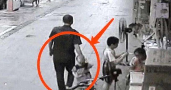 Bị kẻ buôn người kéo đi, đứa bé hoảng hốt nói 2 từ, ai ngờ thoát ngoạn mục! avatar1761235292296 17612352927431978771694jpg