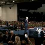 Màn nhảy ngẫu hứng của ông Trump trước 6.000 lính Mỹ ở Nhật Bản và bài nhạc nền đặc biệt avatar1761664611781 1761664612752356601569gifpng