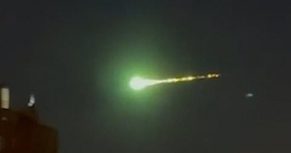 "Quả cầu lửa” phát ánh sáng xanh rực rỡ lướt qua bầu trời thủ đô Nga avatar1761731255790 1761731256187575329885 0 58 315 562 crop 1761731278255591962487jpeg
