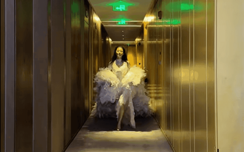 Đọc 100 cuốn sách cũng không tìm ra từ để khen mỹ nhân này: Mặt đẹp, body cháy, ai mà chịu cho nổi