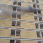 Khách sạn bốc cháy, người đàn ông hoảng sợ nhảy từ trên cao, tử vong thương tâm avatar1761793746574 1761793746883987854243gifpng