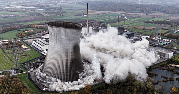 Sau tiếng nổ lớn, công trình điện hạt nhân quan trọng trong 6 thập kỷ ở Đức sụp đổ: Chuyện gì đã xảy ra? avatar1762045399126 17620453996261903554749jpg