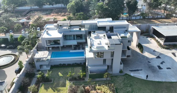 Đột kích dinh thự đồ sộ của 1 doanh nhân, tịch thu khối tài sản hơn 1.240 tỷ đồng gồm tiền mặt và loạt siêu xe avatar1762246052060 17622460524831745707537png