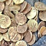 Phát hiện chiếc nồi đất chứa 103 đồng tiền vàng chôn trong ngôi đền avatar1762315796725 17623157970141238060786jpg