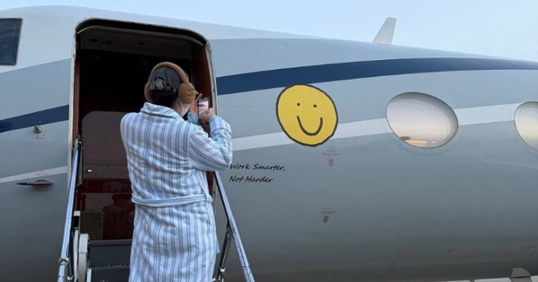 G-Dragon đi chuyên cơ cực đẳng cấp sang Việt Nam, nhìn từ phía sau cũng đủ thấy chất lừ! avatar1762425271097 17624252715982142862314 0 0 352 672 crop 17624253395632006649818jpg